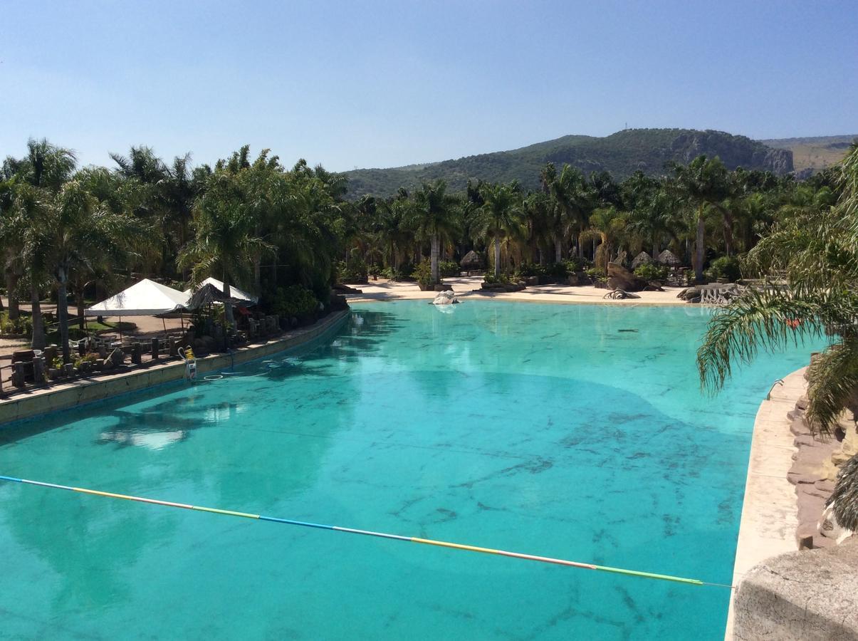 Hotel Y Parque Acuatico La Caldera Abasolo ภายนอก รูปภาพ