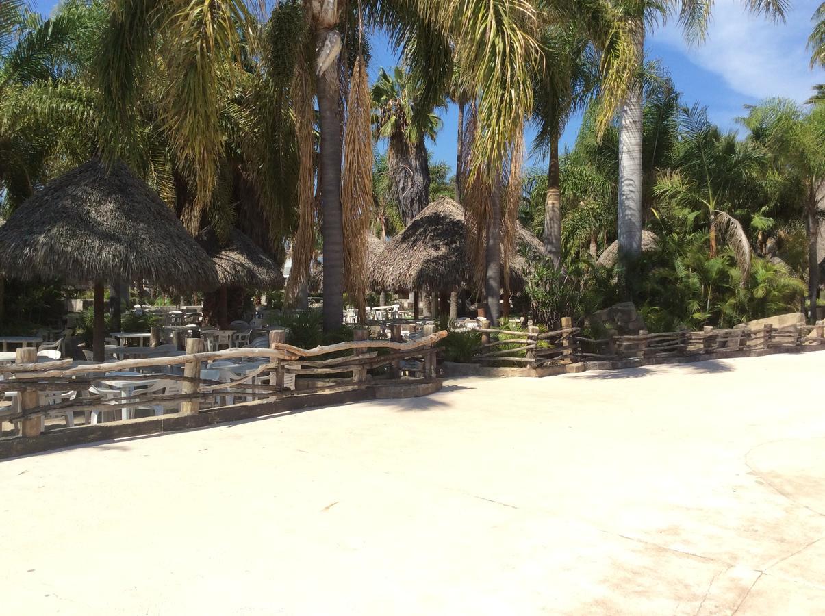 Hotel Y Parque Acuatico La Caldera Abasolo ภายนอก รูปภาพ