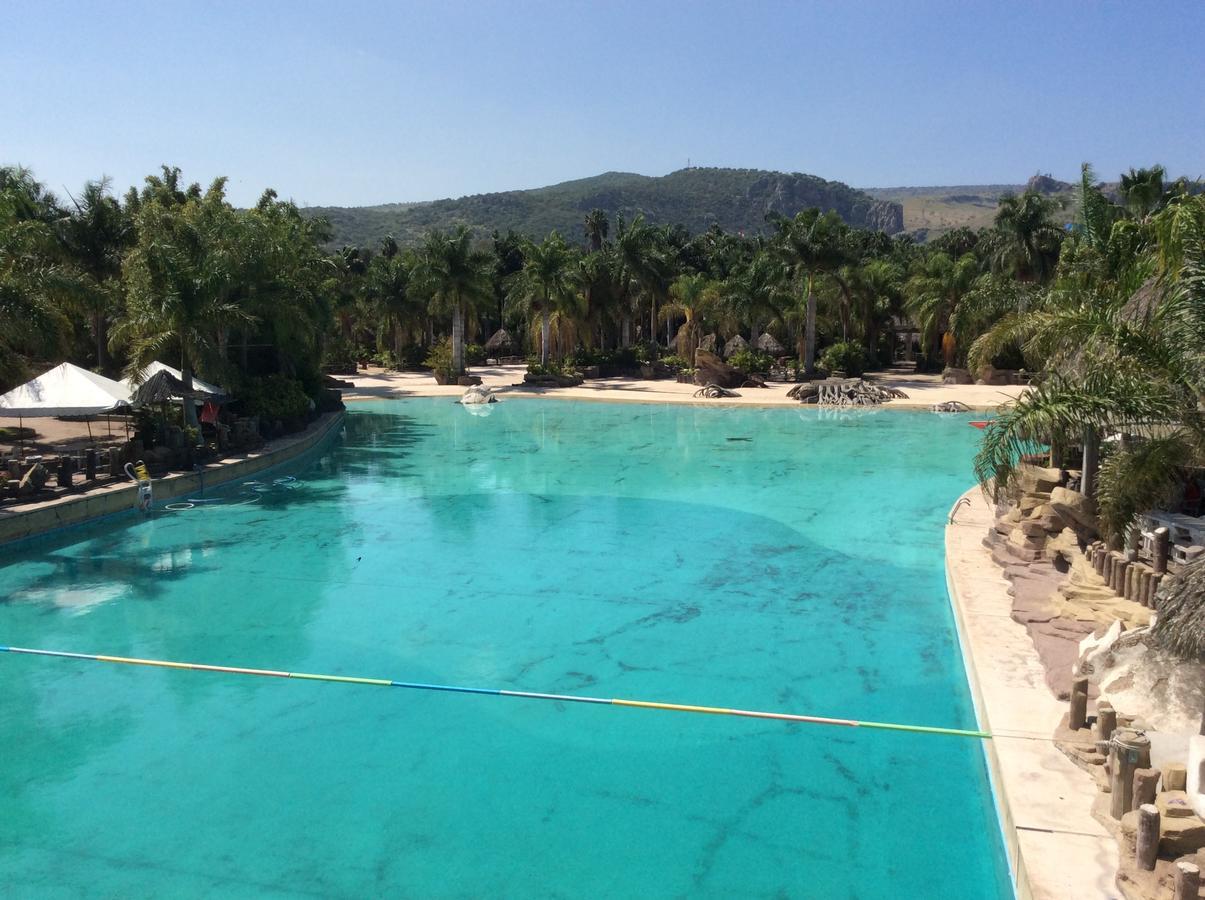Hotel Y Parque Acuatico La Caldera Abasolo ภายนอก รูปภาพ